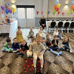 childrens party magician Derby kids entertainer
